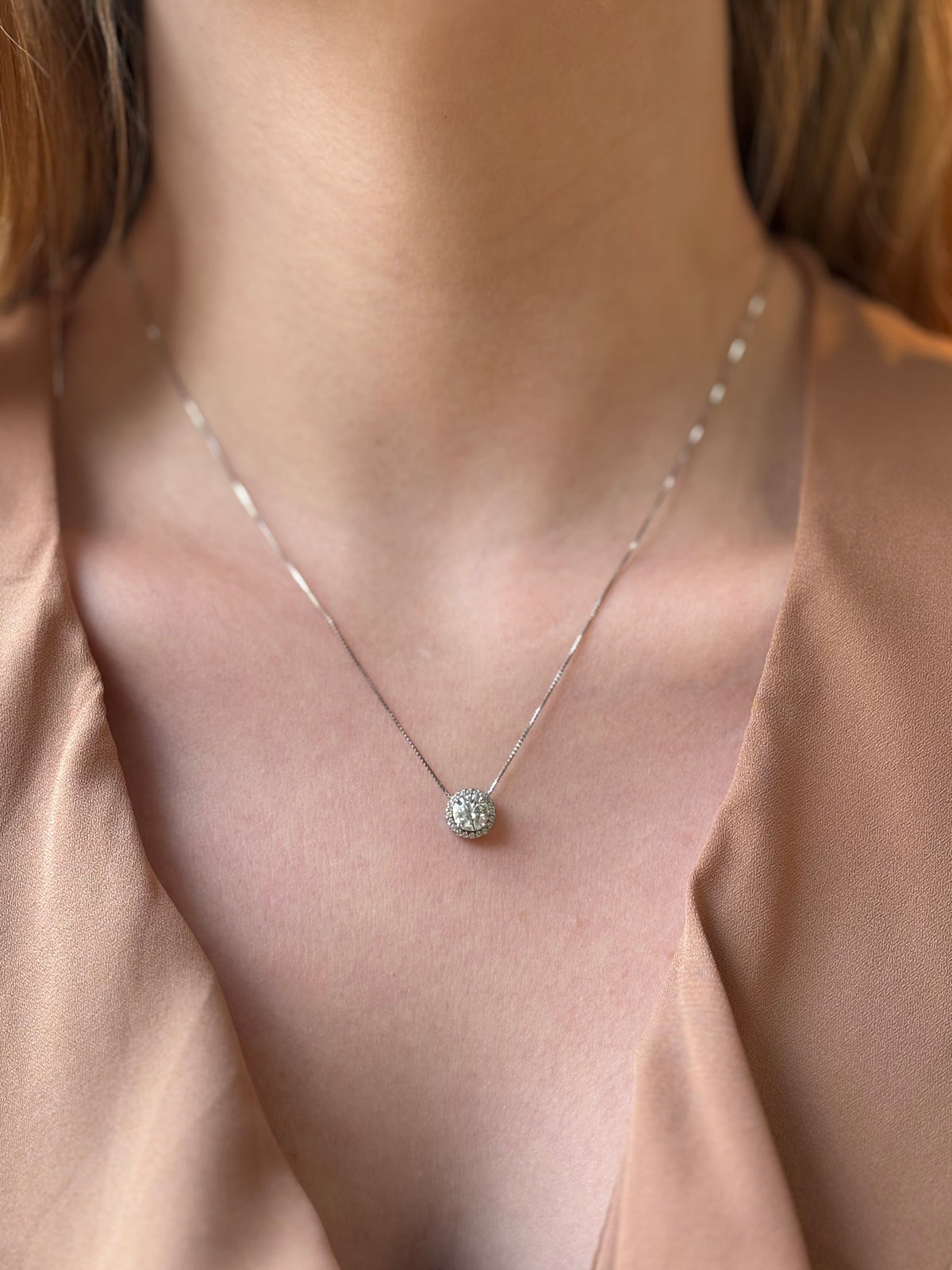 Colar Solitário Moissanite Cravejado