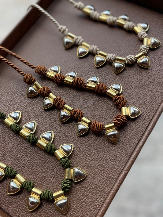 Colar Corda Off Com Triângulos