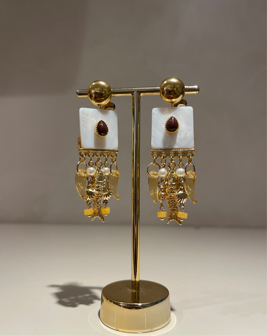 Brinco Square Madrepérola Marrom Com Pingentes