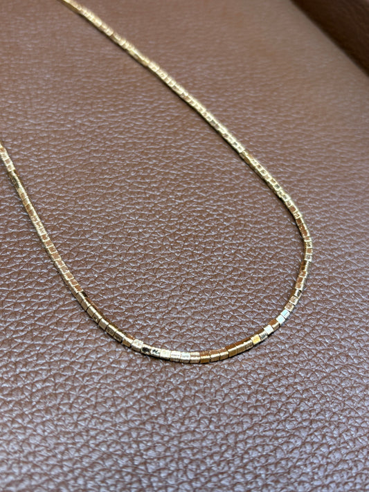 Colar pastilha dourado