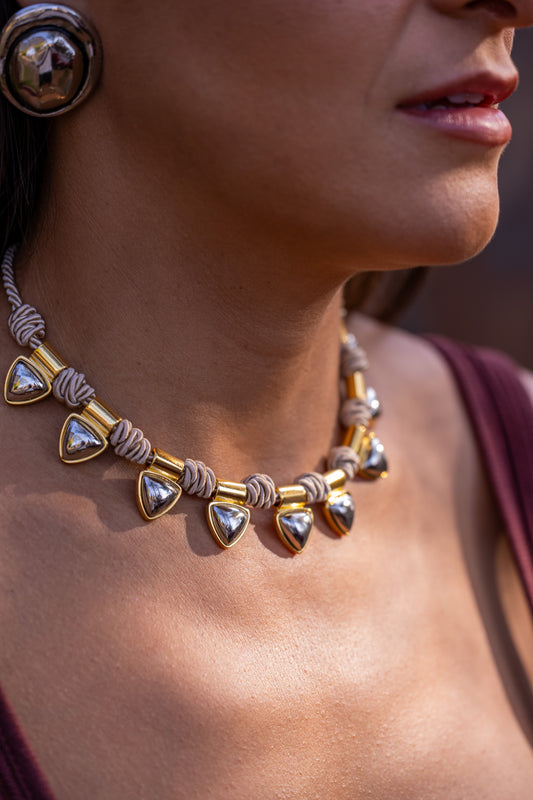 Colar Corda Off Com Triângulos