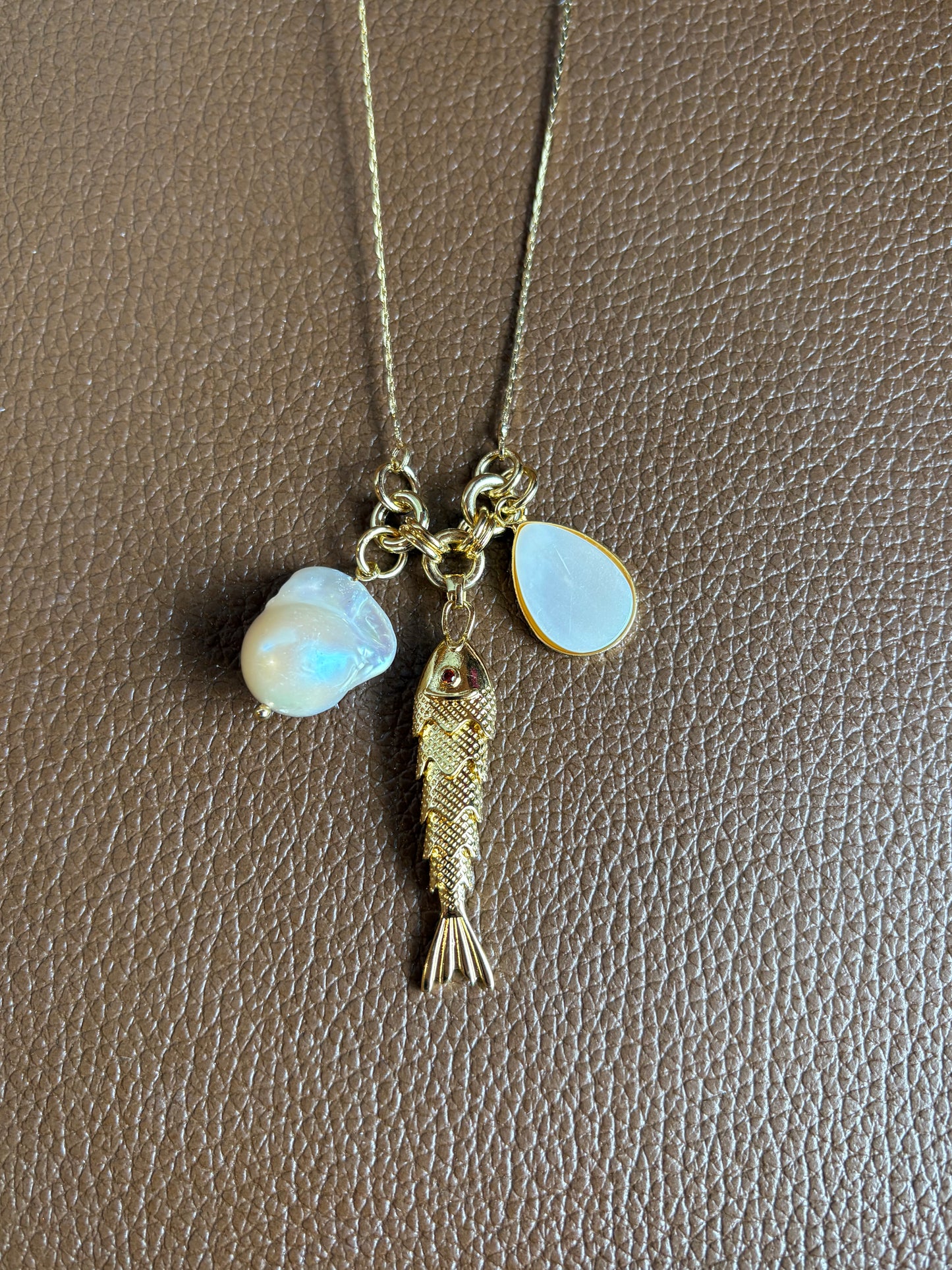 Colar Longo Peixe Com Pérolas