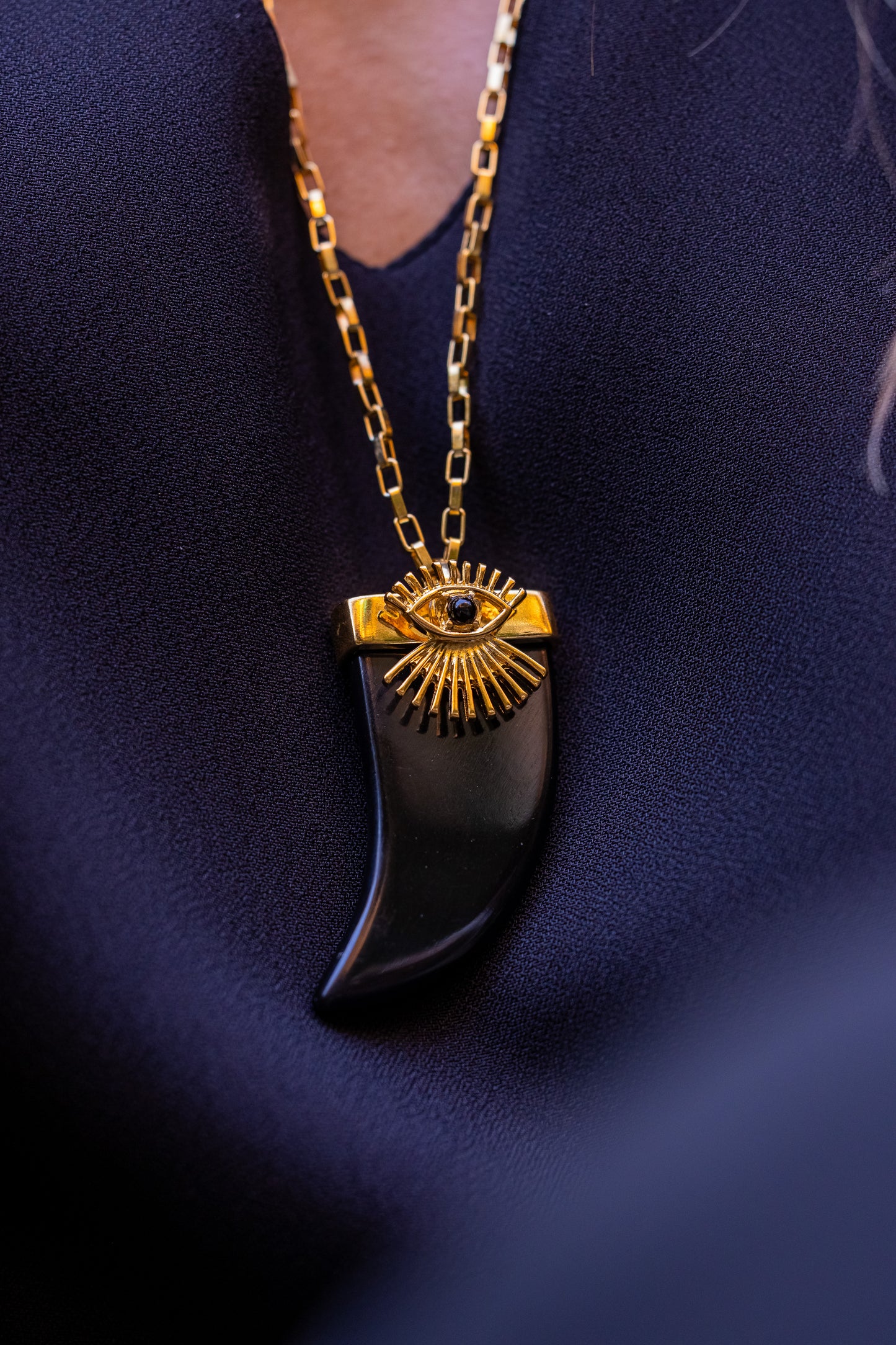 Colar Longo Pingente Dente Com Olho Grego Preto