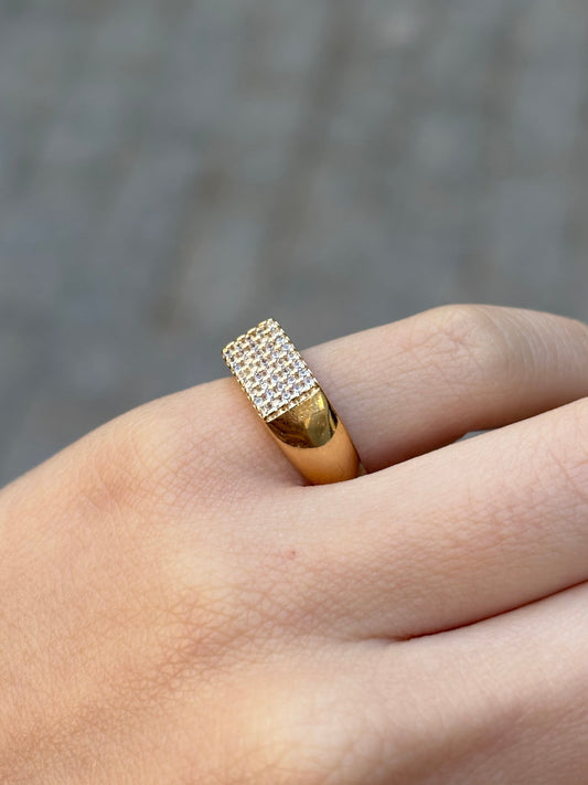 Anel Mindinho Serene Square Cravejado Dourado