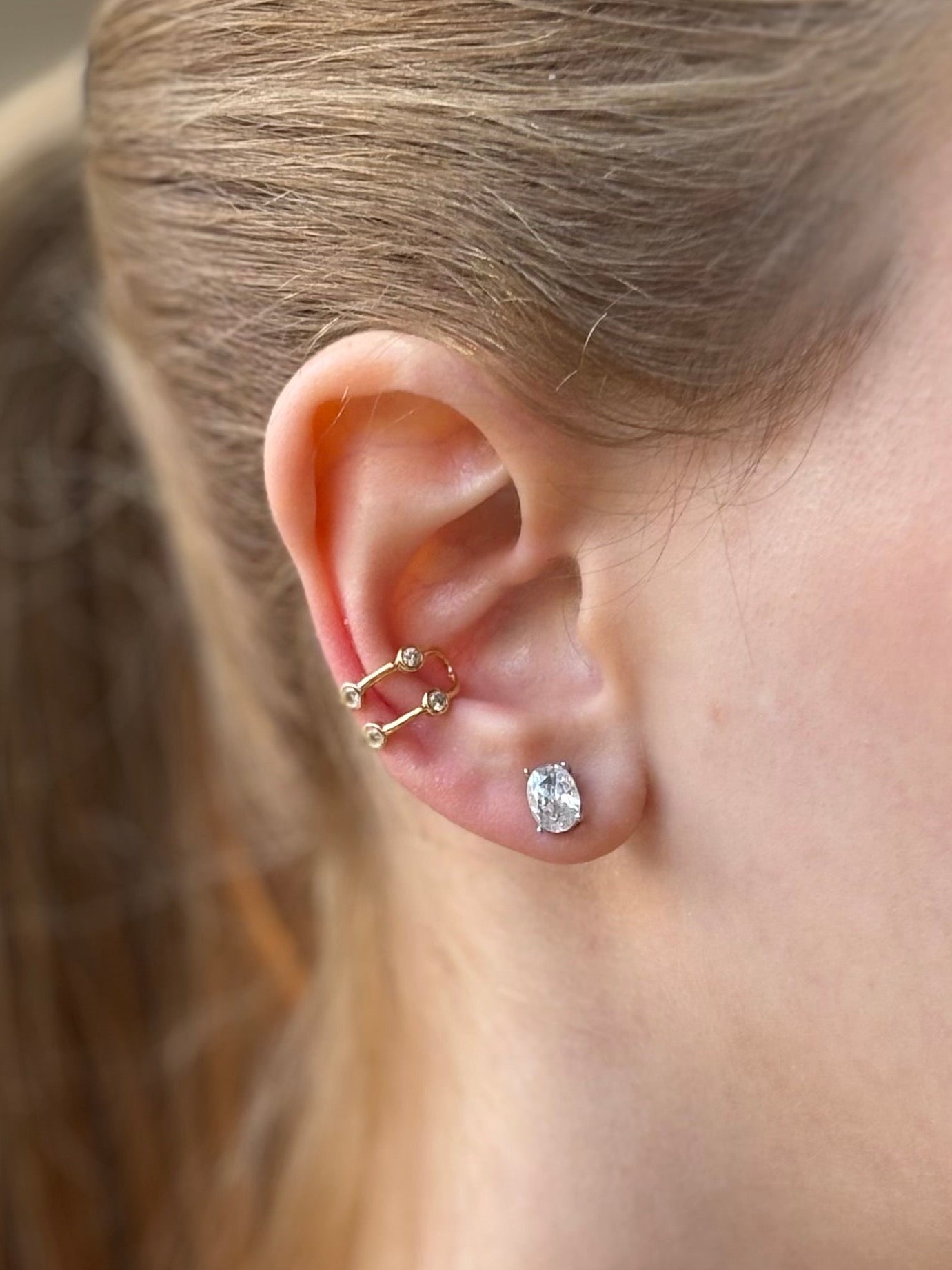 Brinco piercing Gaya duplo aro ponto de luz