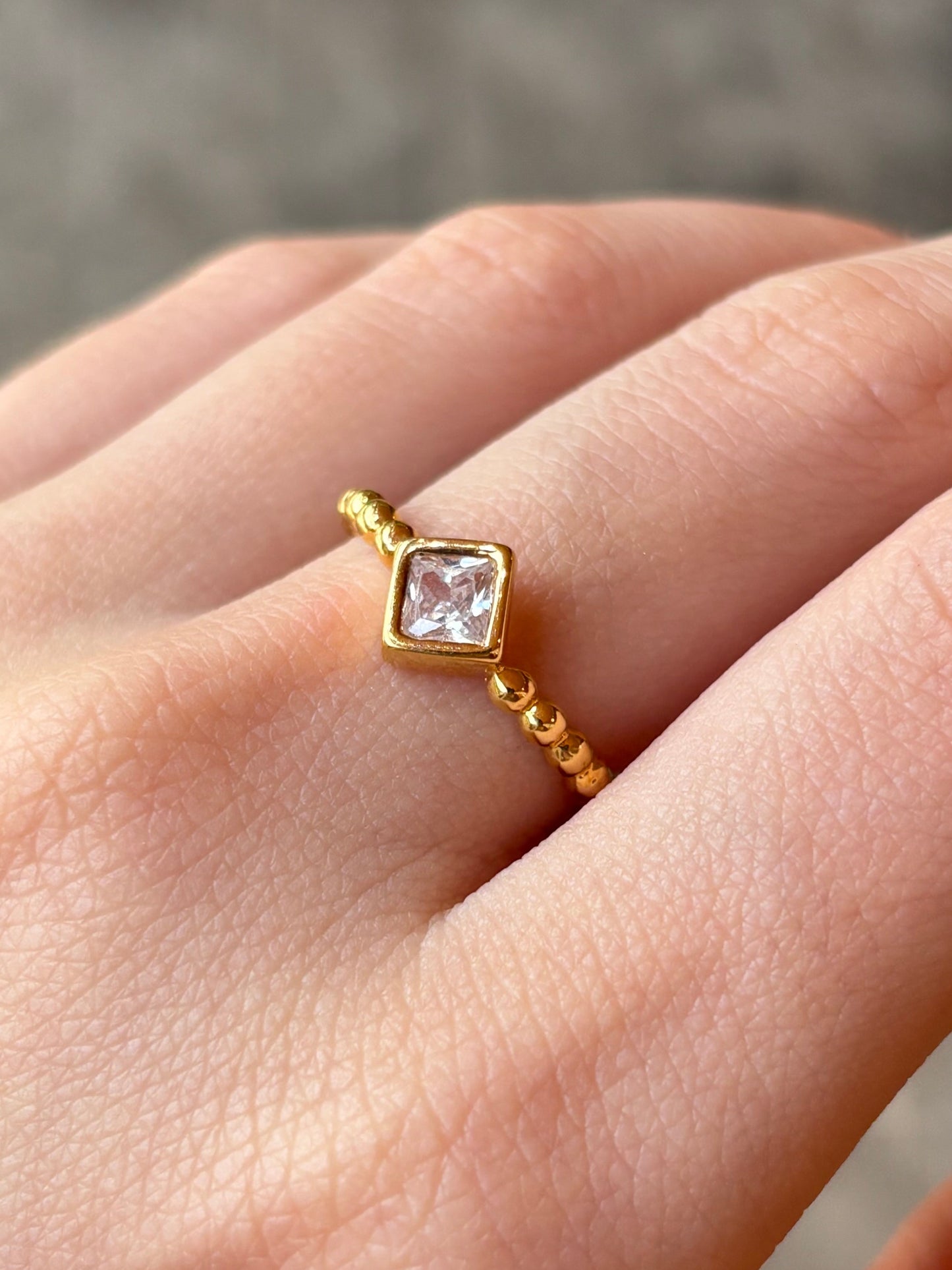 Anel Bolinhas Losango Cravejado 17