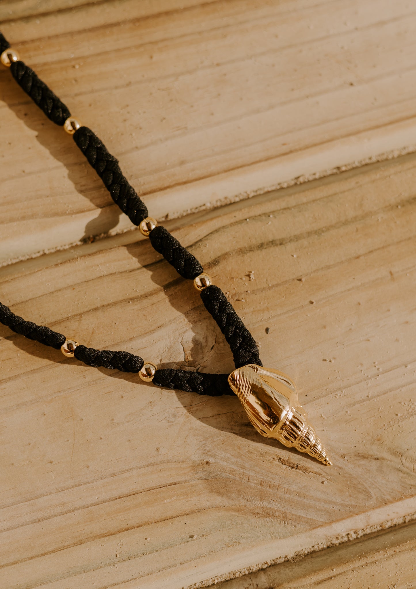 Colar Isla Tecido Shell Black