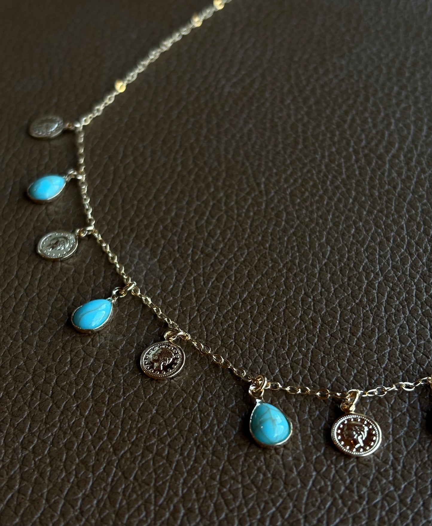 Colar Gotinhas Turquesas E Moedas