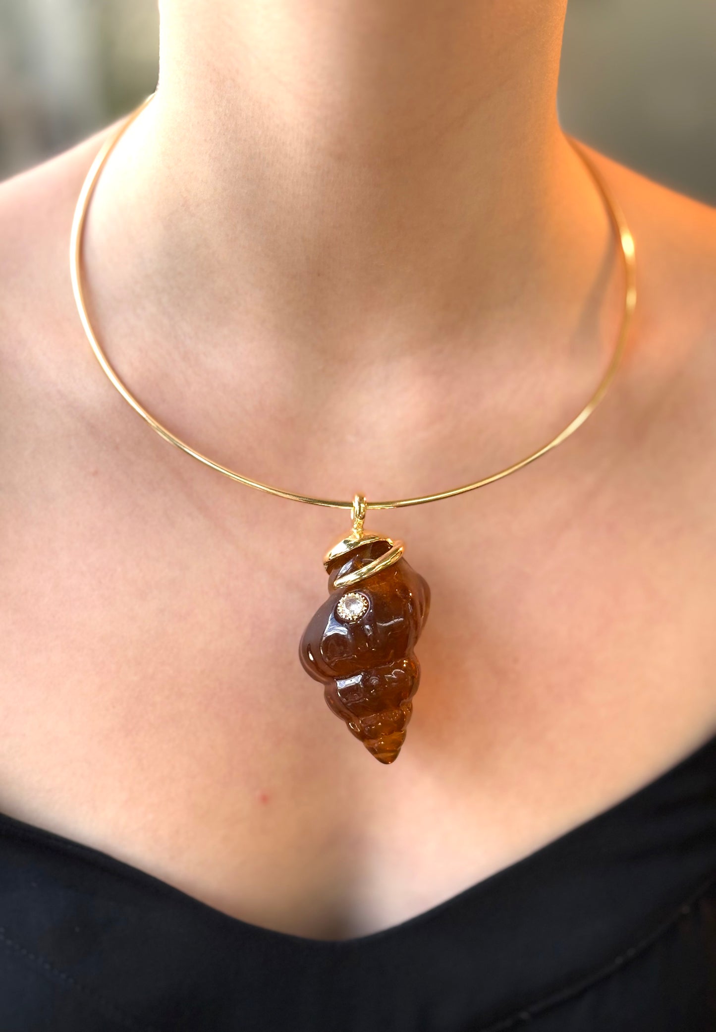 Choker Rígida Shell Âmbar