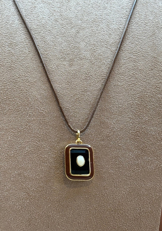 Colar Longo Corrente/Couro Marrrom Pingente Quadrado Resina