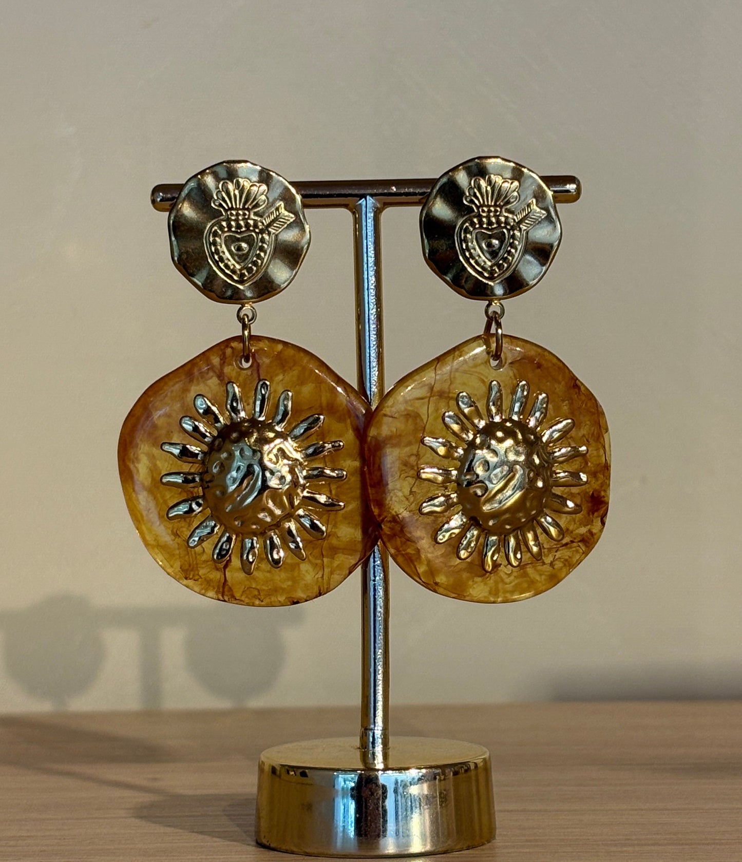 Brinco Inca Resina Marrom