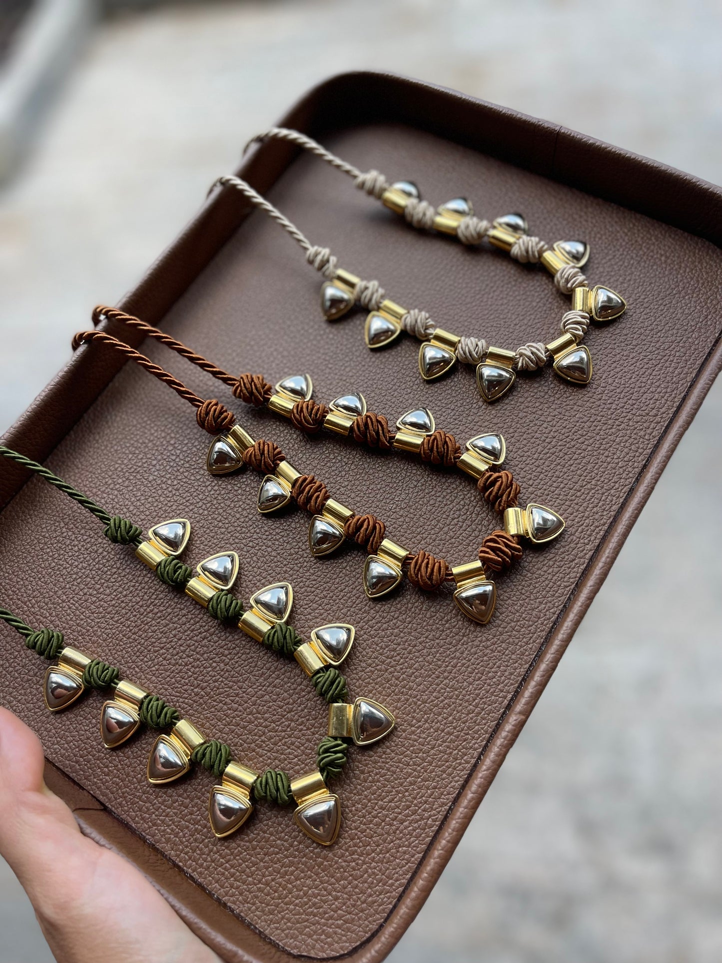 Colar Corda Verde Com Triângulos