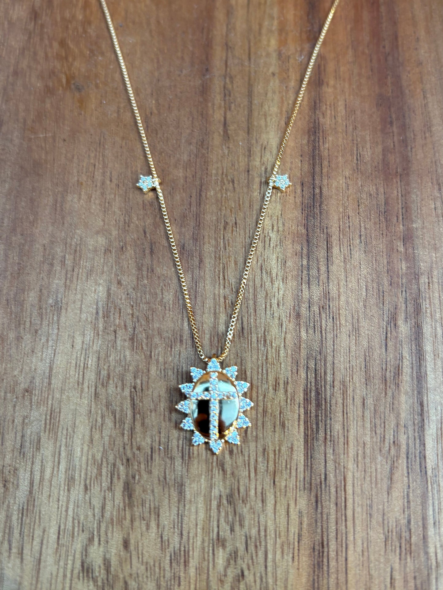 Colar La Isla Pingente Oval Cruz Cravejado