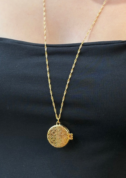 Colar Relicário Vintage Dourado