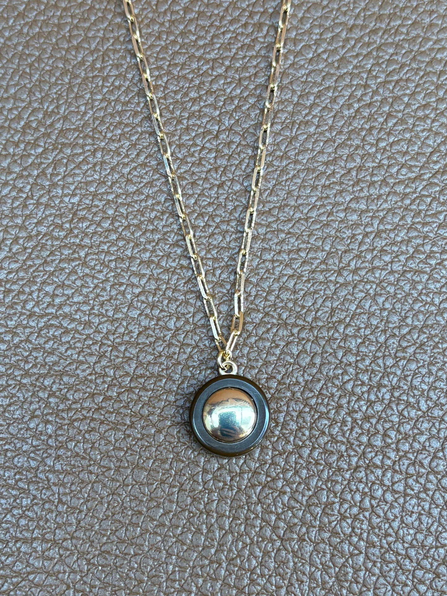 Colar Summer Lá Isla Resina Círculo Marrom