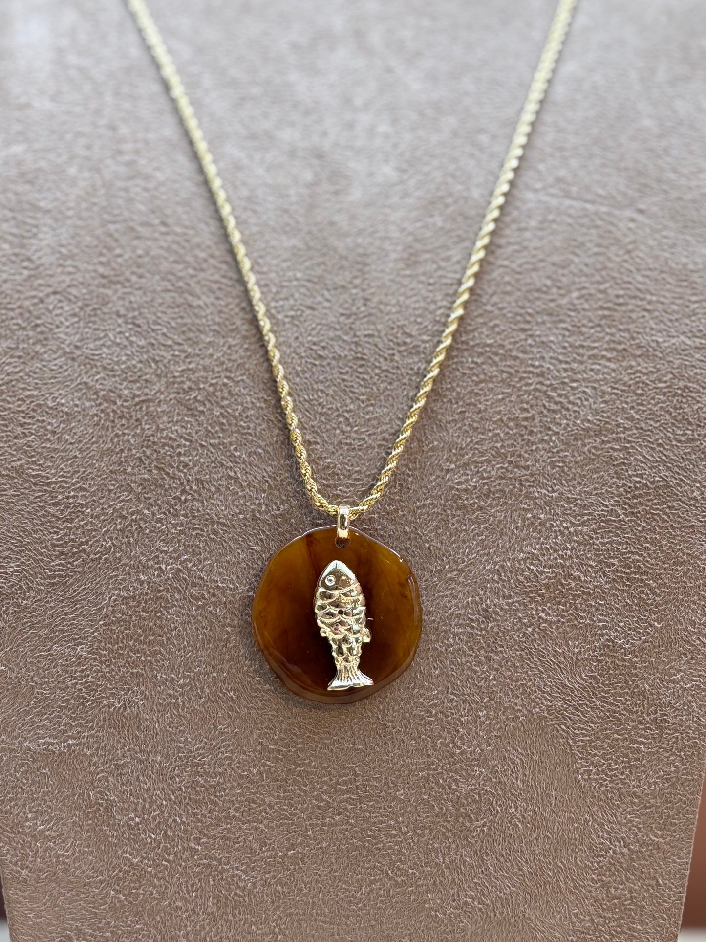 Colar Longo Pingente Orgânico Fish Marrom