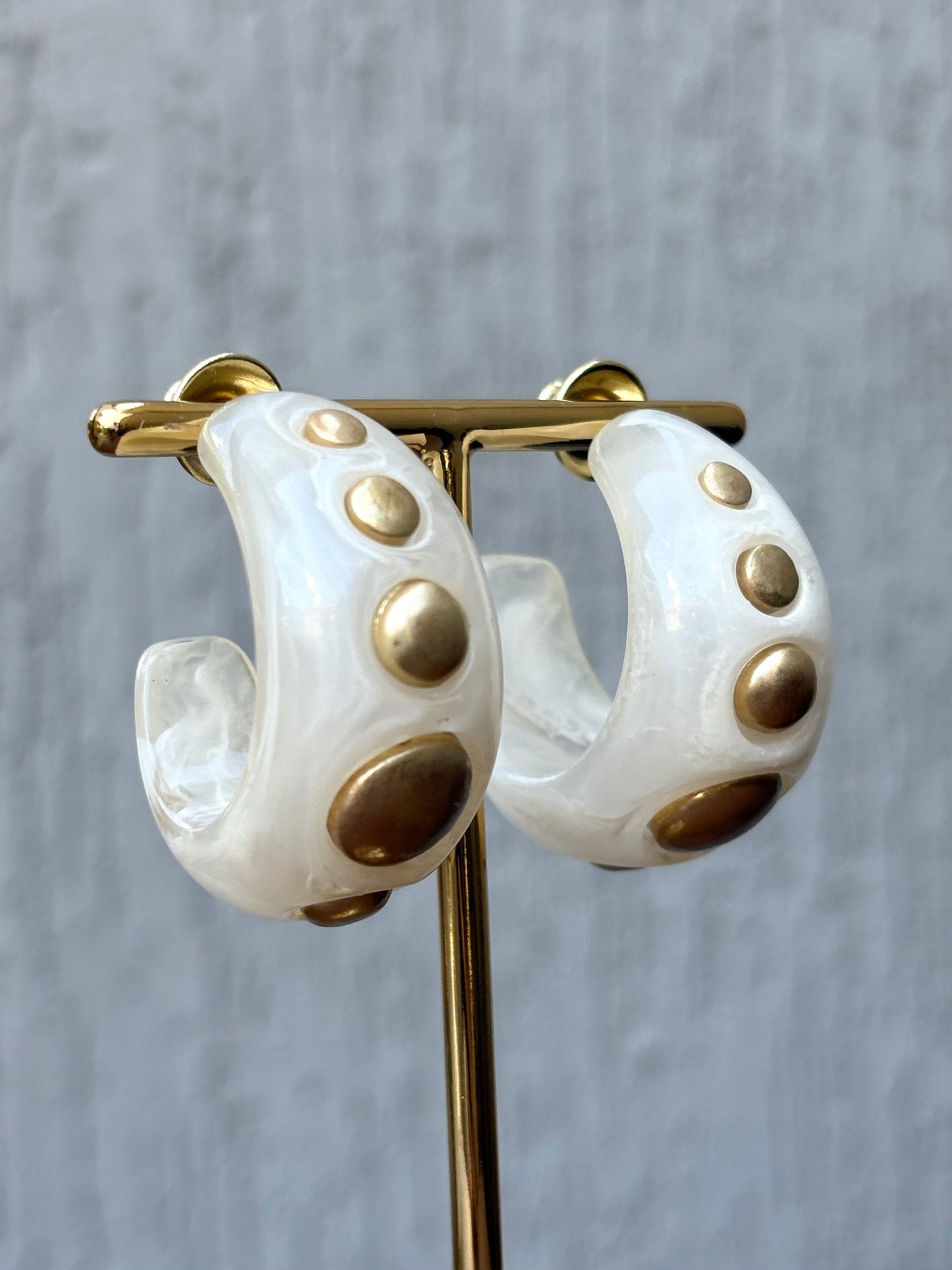 Brinco Argola Serene Tachas Peroladas