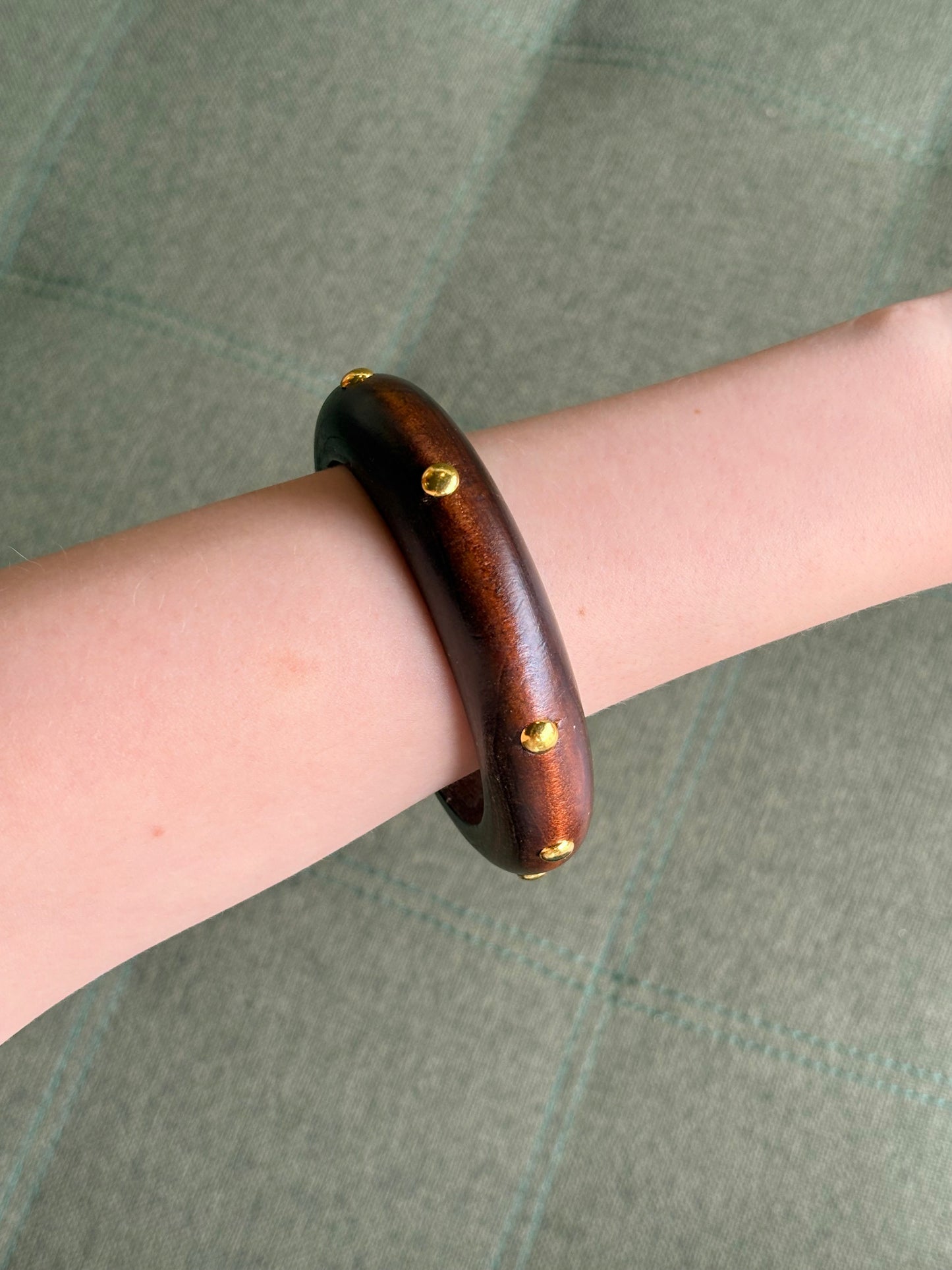 Bracelete Auror Madeira Com Tachas